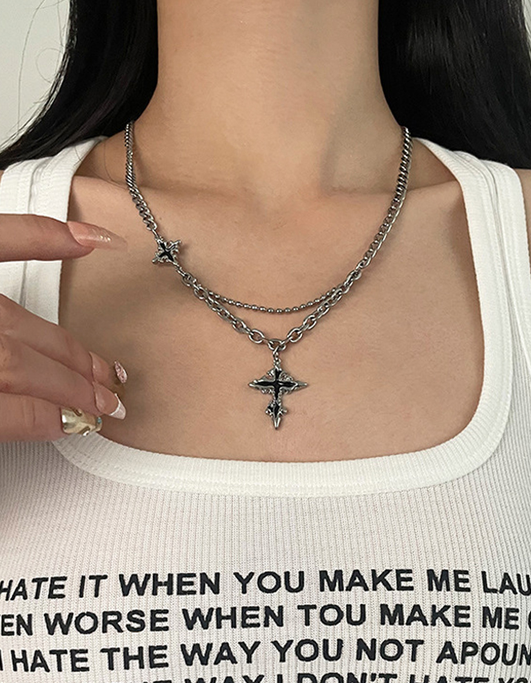 double cross necklace [더블 블랙 크로스 목걸이]