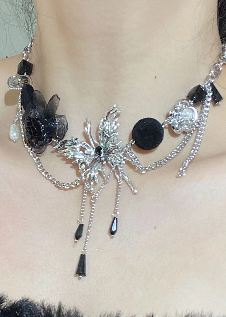 black butterfly necklace [블랙 나비 장미 목걸이]