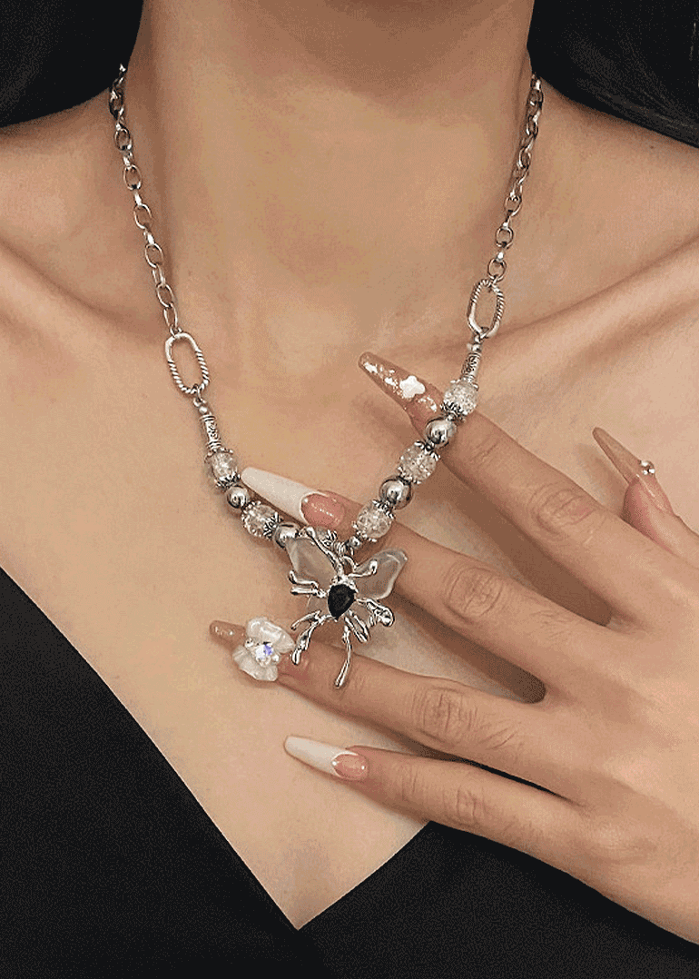 crystal butterfly necklace [크리스탈 나비 목걸이]